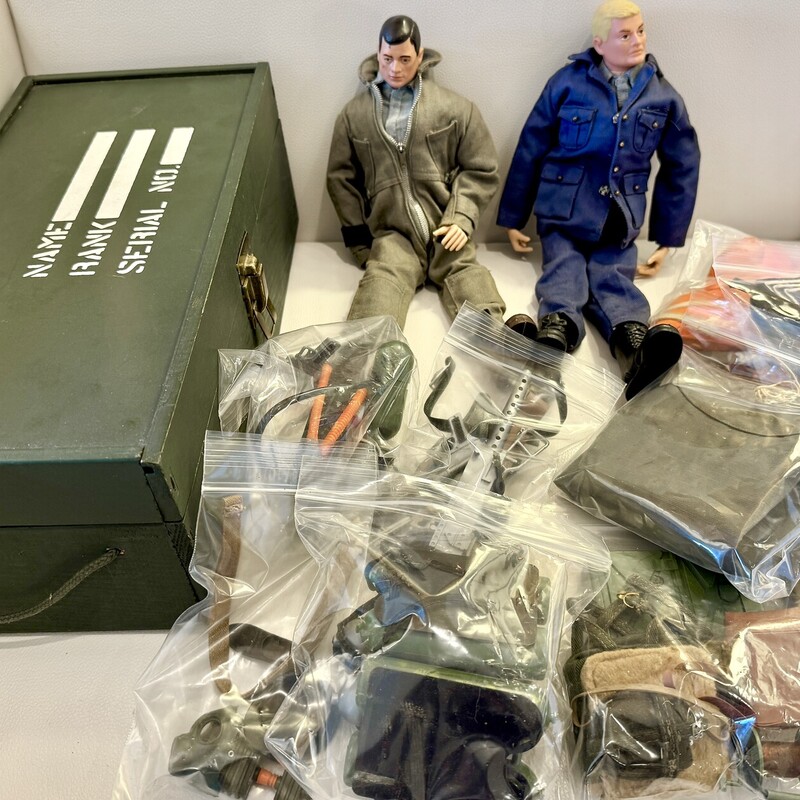 2 GI Joe Figures/Accessor