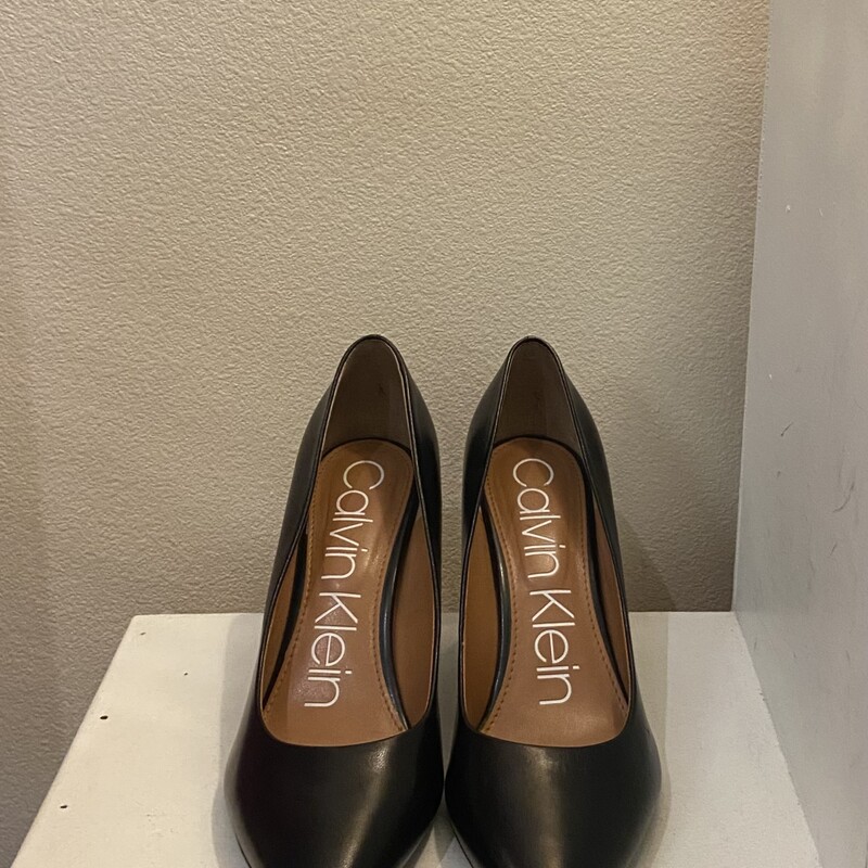 EUC Blk Lther Heel<br />
Black<br />
Size: 8.5 R$79