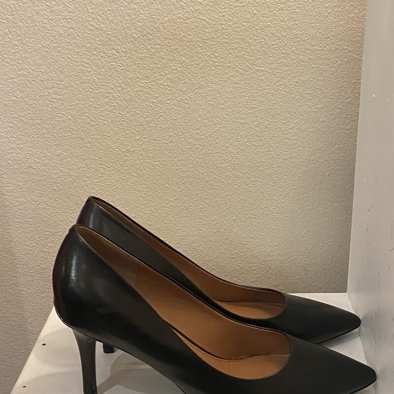 EUC Blk Lther Heel<br />
Black<br />
Size: 8.5 R$79