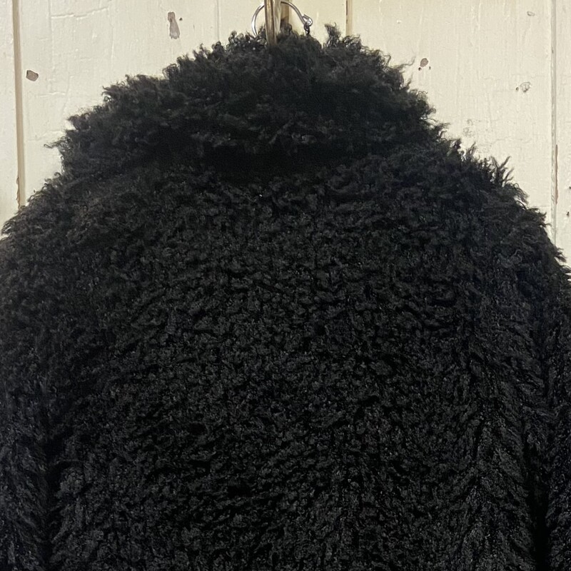 NWT Blk Fuzzy Coat<br />
Black<br />
Size: S R $40