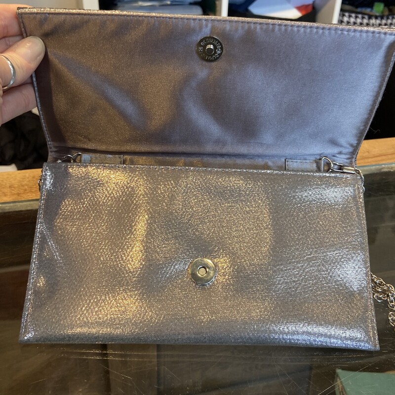 GM Metallic Chain Purse<br />
GM<br />
Size: R $49