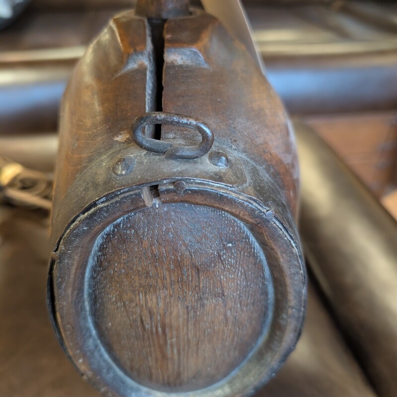 Antique Canteen Base, Table, Lamp<br />
12 x 19h