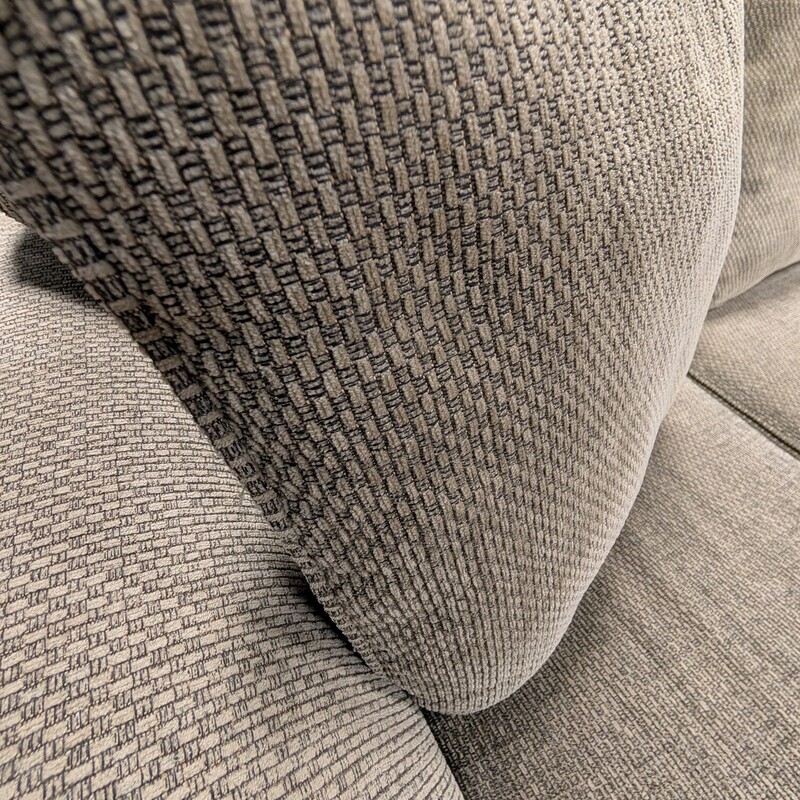 Bauhaus Chaise Sectional, Grn/Gray, 2pc<br />
117w x 36d x 65d x 35h