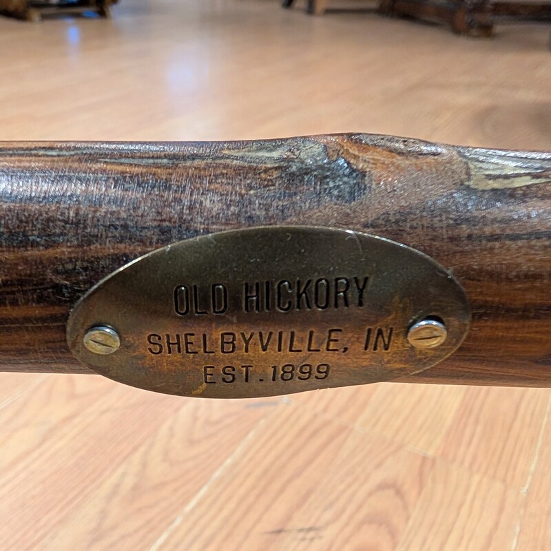 Old Hickory Barstool, Counter Height<br />
17 x 17 x 24h