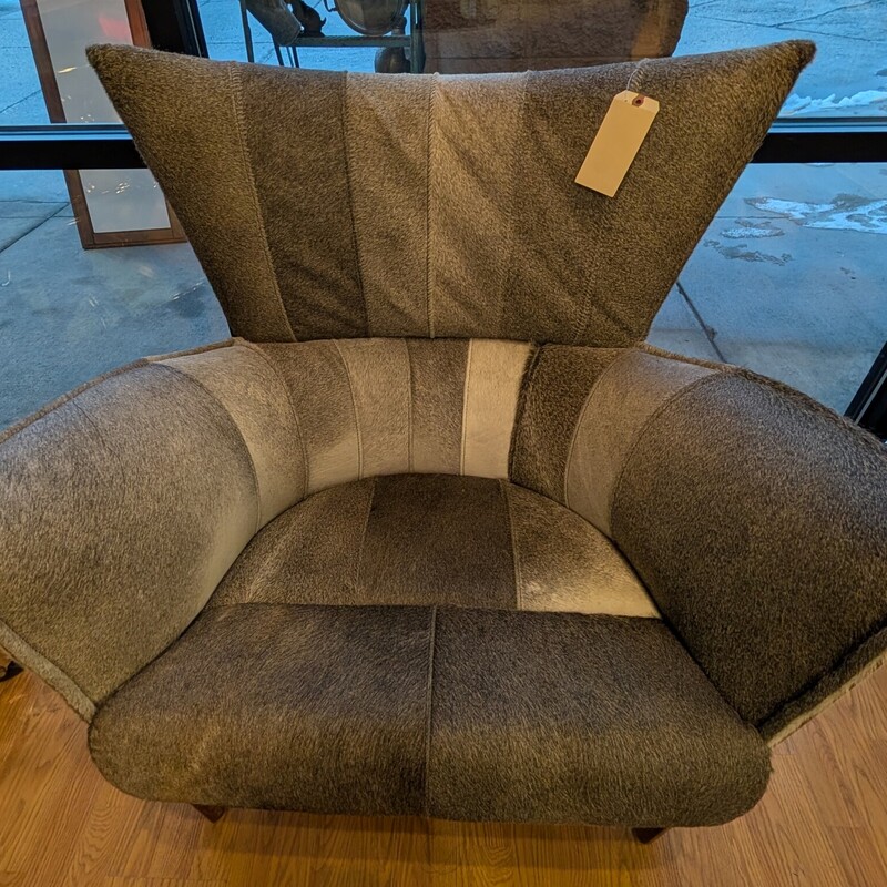 Moorea Armchair, Gris Grey Hide<br />
40 x 33 x 39h