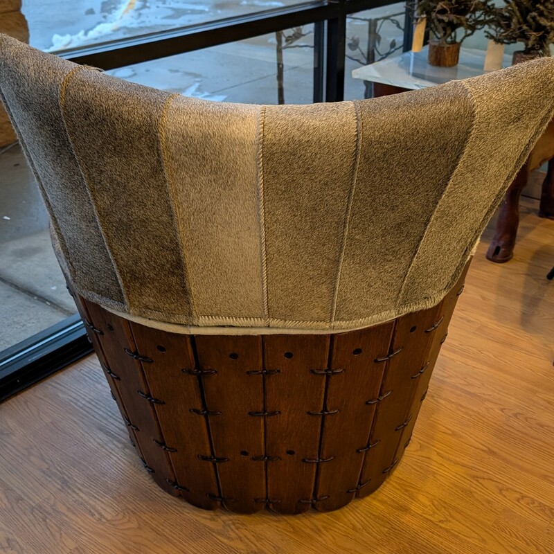 Moorea Armchair, Gris Grey Hide<br />
40 x 33 x 39h