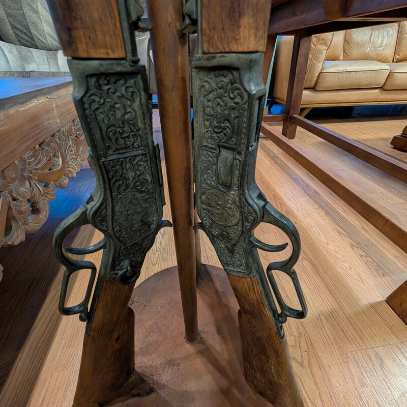 3 Rifle Floor Lamp<br />
20 x 66h