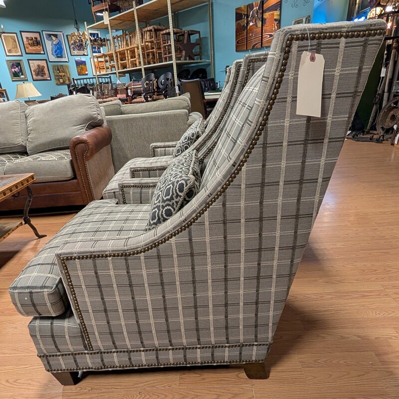 King Hickory Springfield, Gray, Studs
32 x 36 x 41h