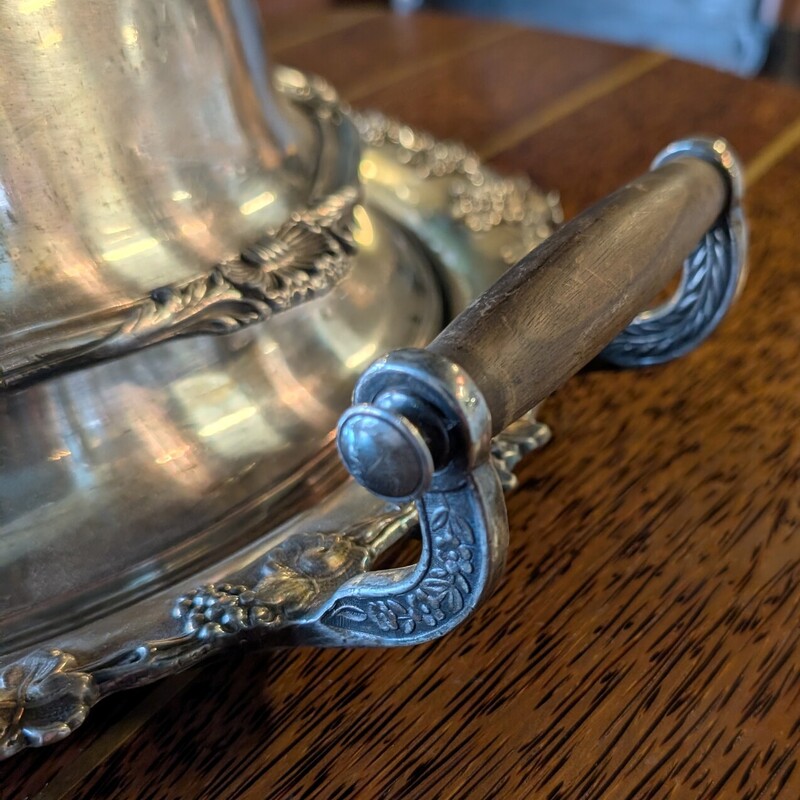 Victorian Meat Dome, With Tray, Wood Handles 2pc<br />
24 x 17 x 11h
