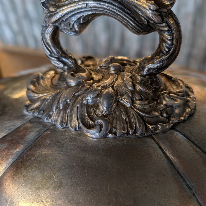 Victorian Meat Dome, With Tray, Wood Handles 2pc<br />
24 x 17 x 11h