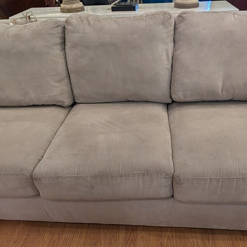 Room & Board Sleeper, Light Gray
*AS IS* Could use a cleaning
80 x 37 x 32h