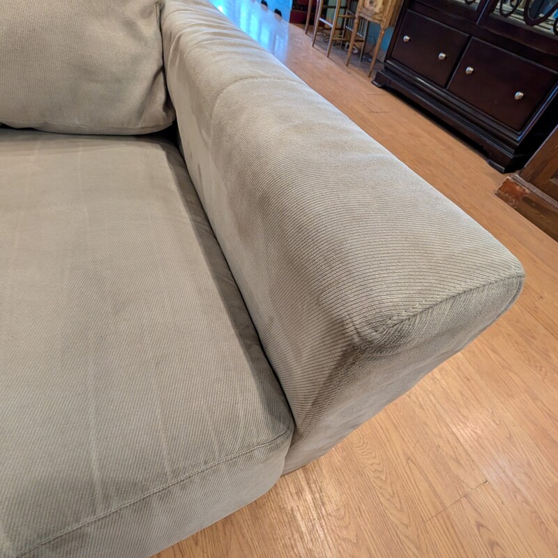 Room & Board Sleeper, Light Gray<br />
*AS IS* Could use a cleaning<br />
80 x 37 x 32h