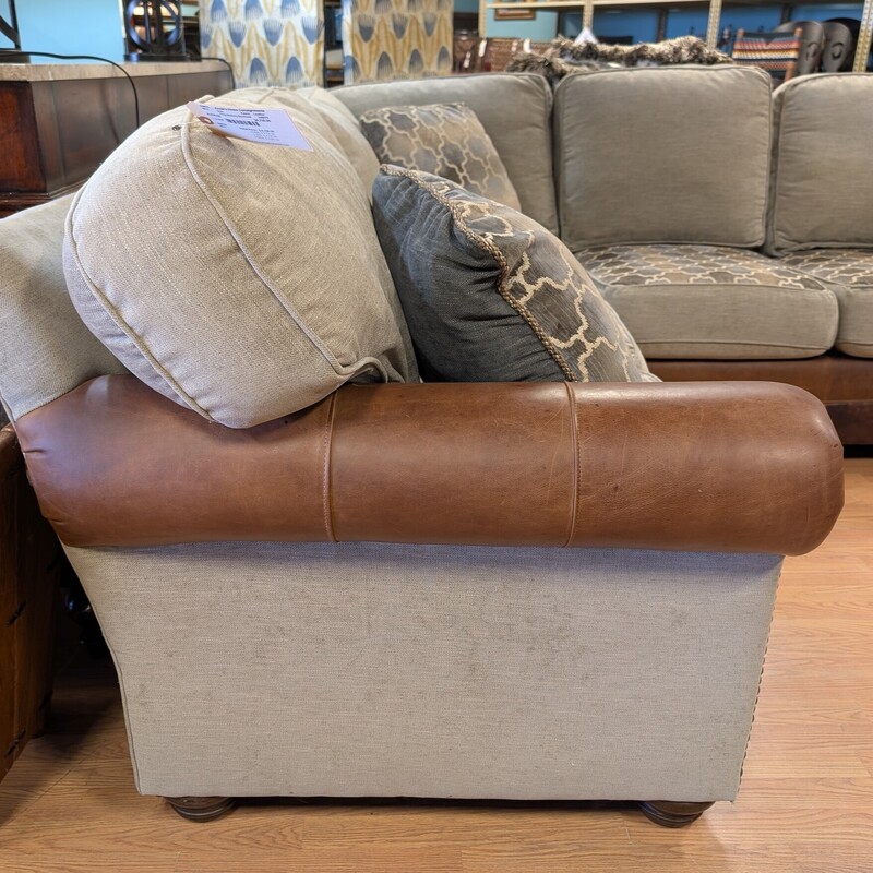 King Hickory Sectional, Fabric and Leather<br />
112 x 92 x 36d x 36h