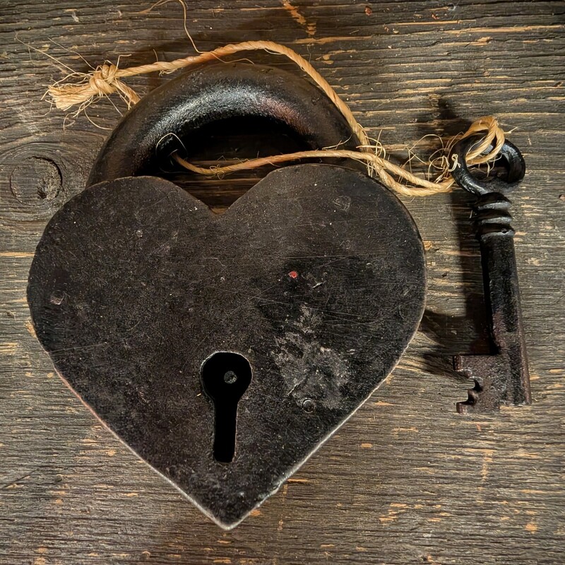 Cast Iron Heart Padlock, With Working Key, Black
4.5 x 5.5h