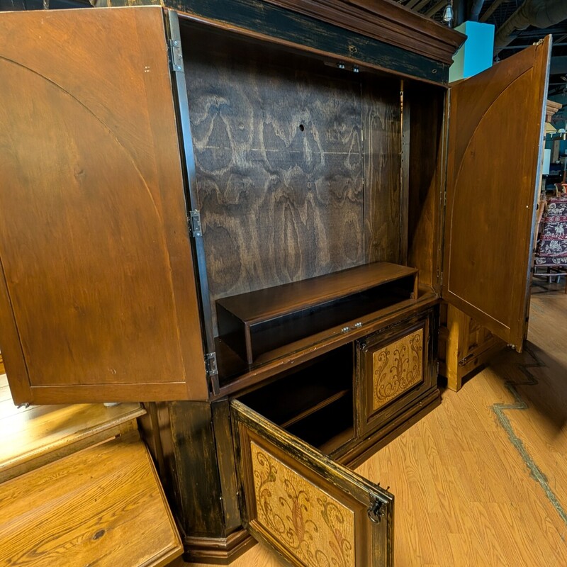 Painted W/Hinged Doors, TwoTone, 2 Door<br />
66 x 15 x 85.5h