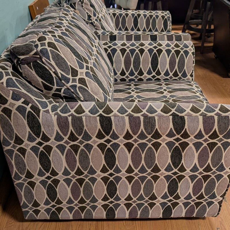 Lane Home Furniture Swivel Chair, Multi Circle Design<br />
36 x 36 x 35h