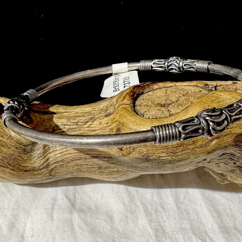 Stelring Bangle
Two available