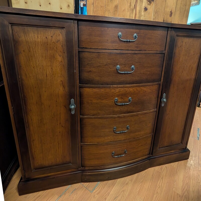 Lane Eddie Bauer, 2 Door, 5 Drawer
64 X 19 X  55H