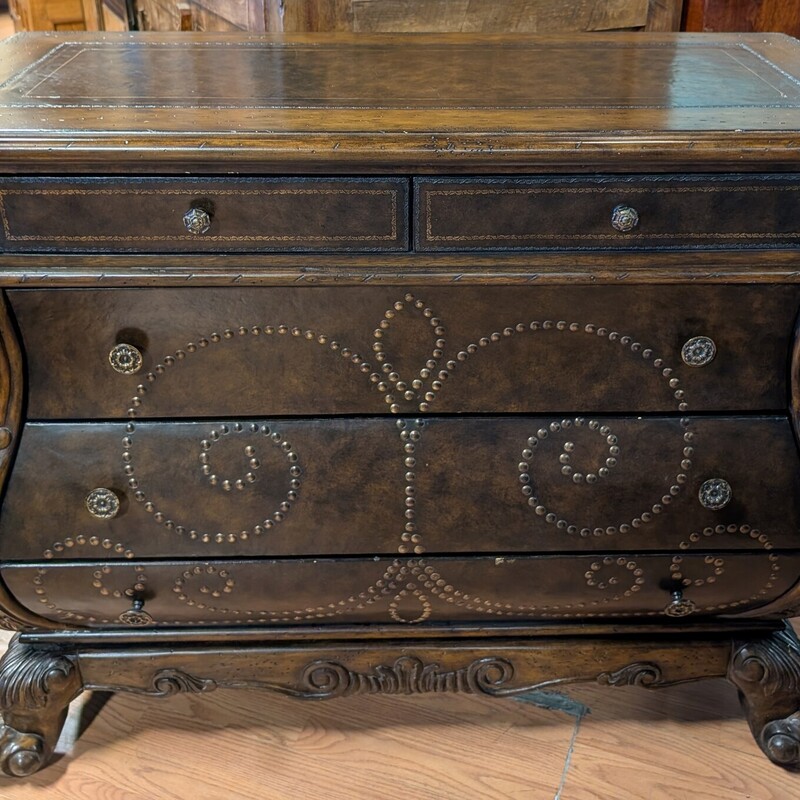 Bombay Style W/Studs, Dark Stain, 5 Drawer
44 x 20 x 34.5h