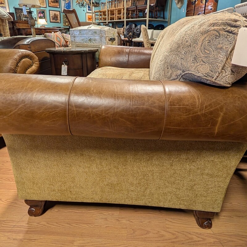 King Hickory Sofa, Fabric, Leather<br />
86 x 42 x 39h