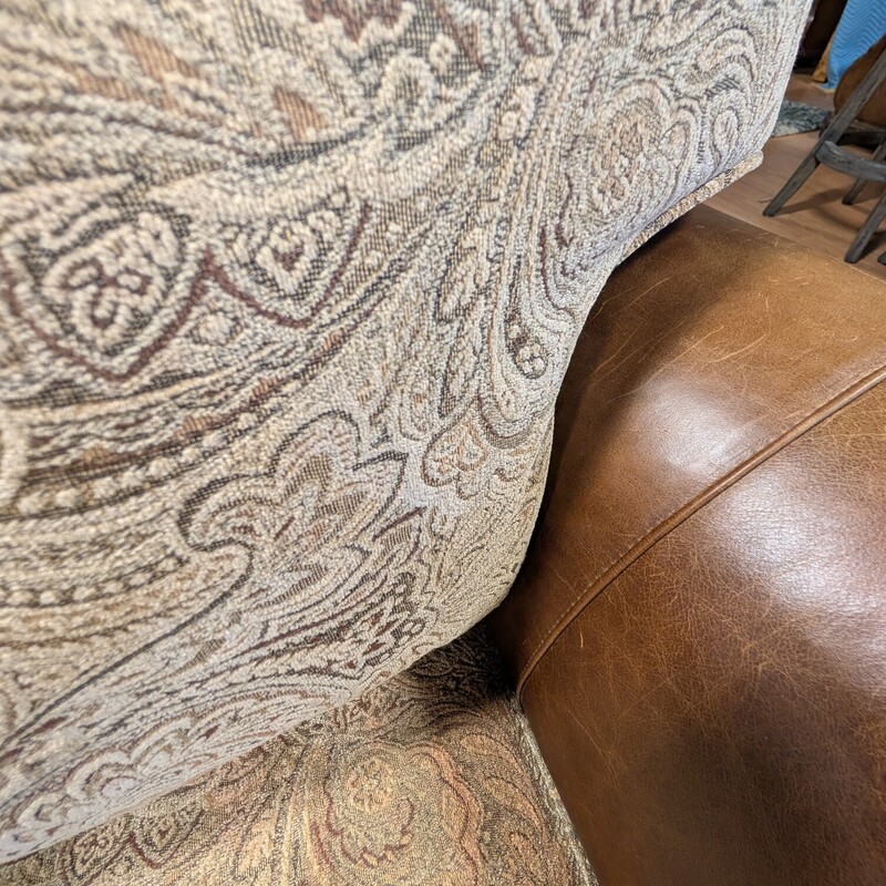 King Hickory Sofa, Fabric, Leather
86 x 42 x 39h