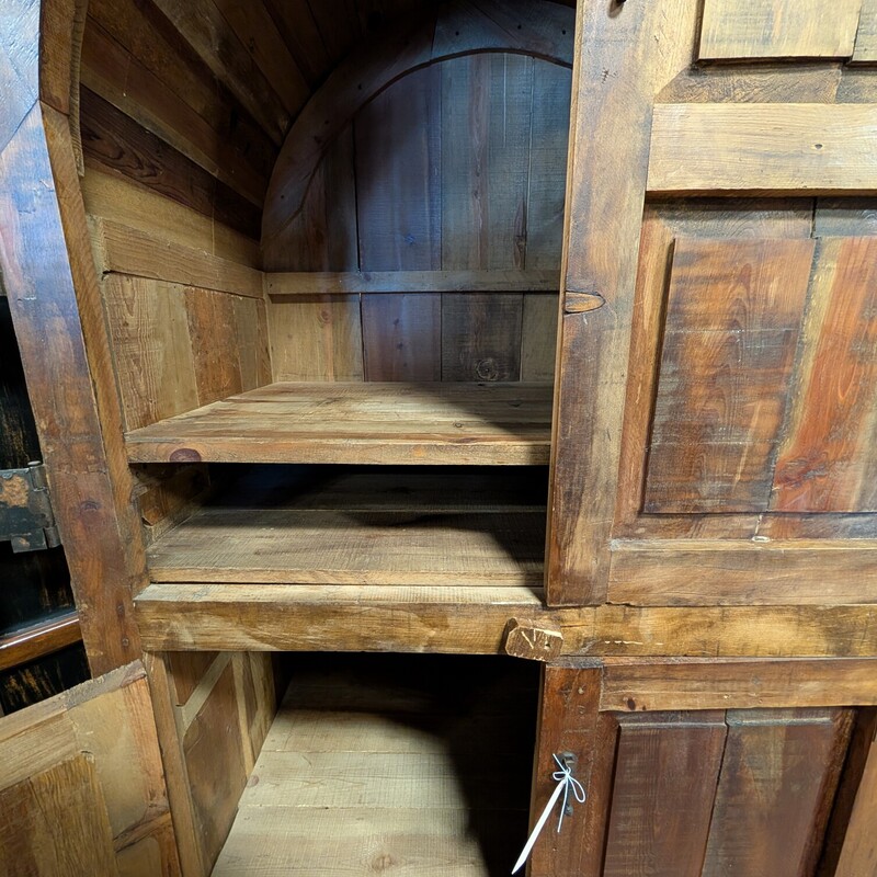 Arched Top Pine, 4 Door, Large<br />
49 x 29 x 76h