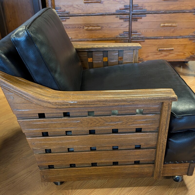 Ranch Oak Vintage Brandt Armchair, Black, Wheels<br />
32 x 32 x 28h