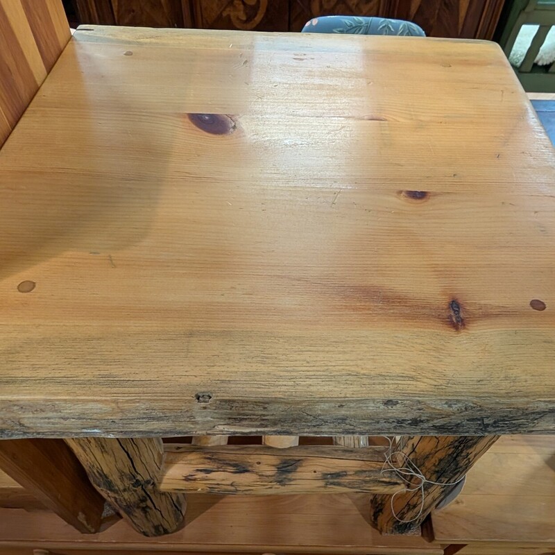 Log Side Table W/Shelf, Light Stain, Short<br />
20 x 20 x 18.5h