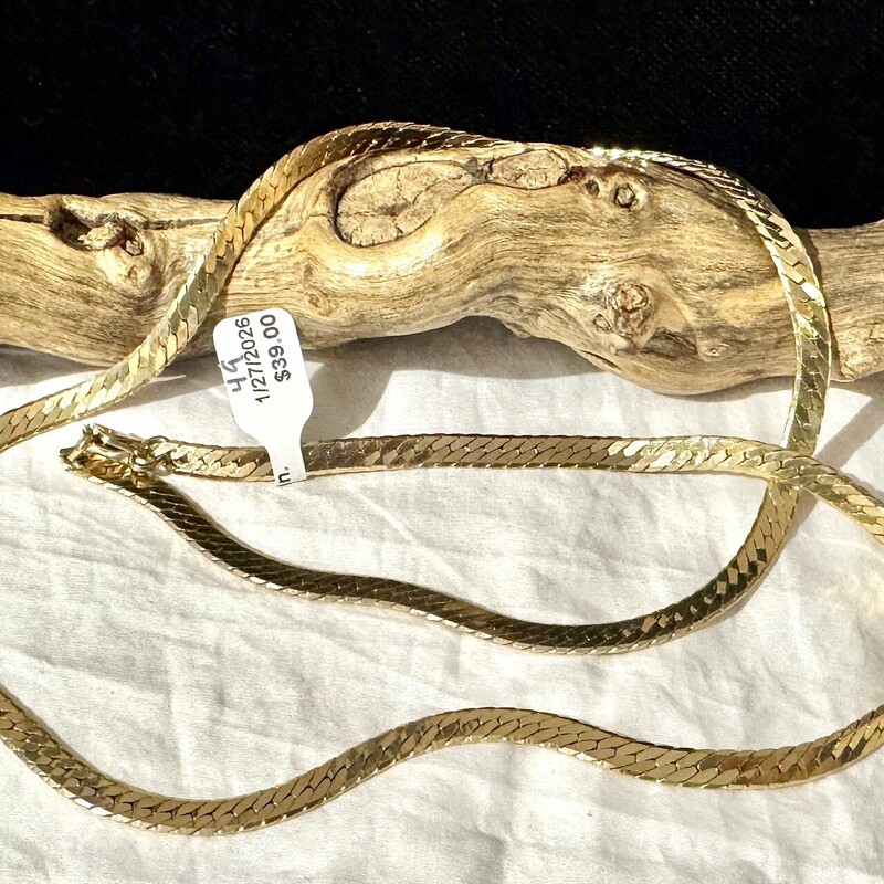 Flat gold tone chain 28in