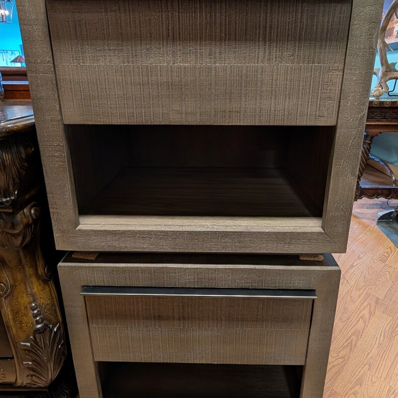 RH Thayer Side *PAIR*, Gray, Drawer
24 x 18 x 22h