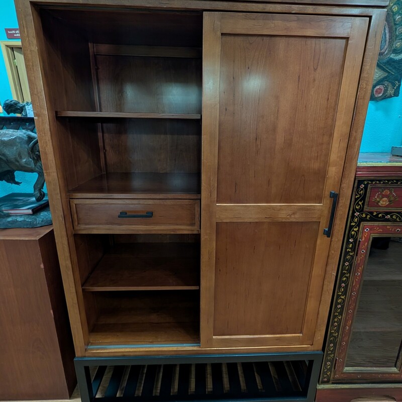 Gentlemens Sliding Door, Light Stain, 7 Drawer<br />
44 x 19 x 70h