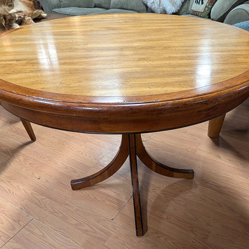 Wright Table Company, Light/Medium Stain,
40in Round