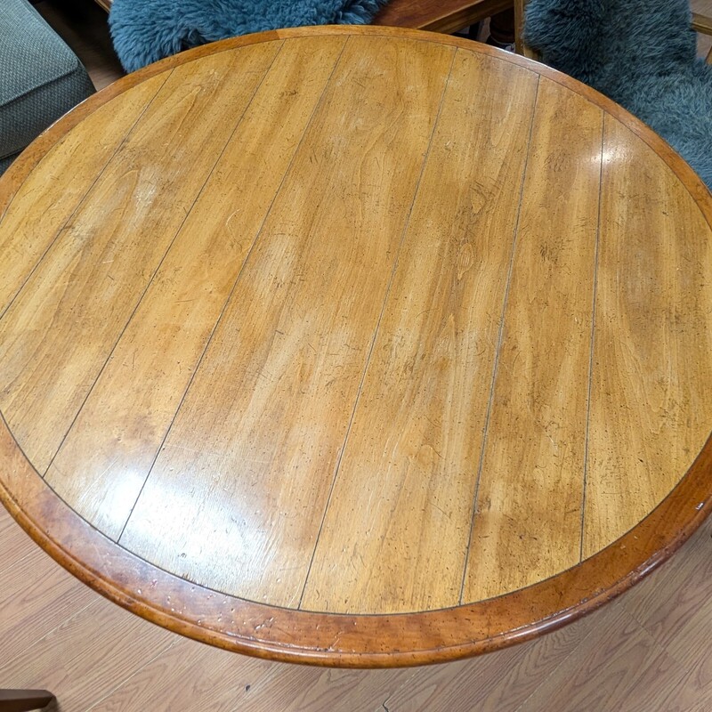 Wright Table Company, Light/Medium Stain,<br />
40in Round