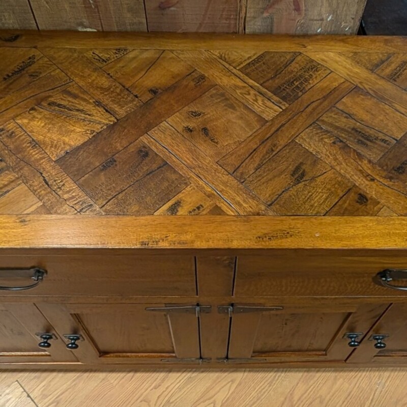 Rustic Sideboard Parque Top 4 Door, 2 Drawer
Beautiful Piece
67 x 21 x 36h