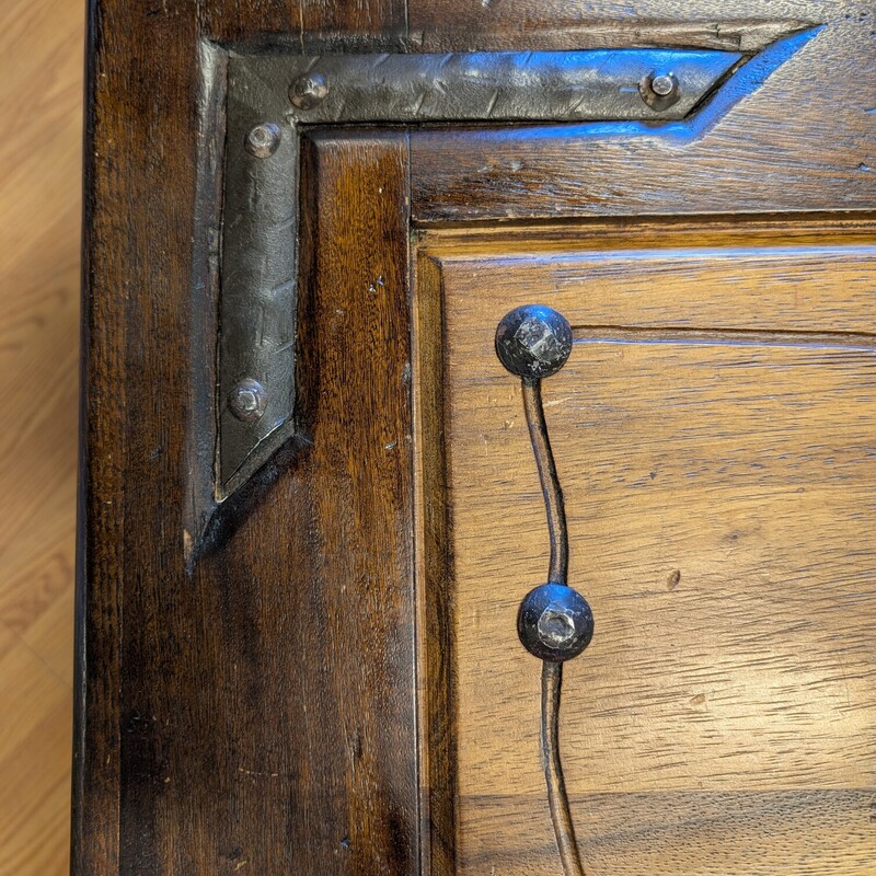 Nevada Custom Cocktail, TwoTone, Metal Hardware
60 x 23 x 20h