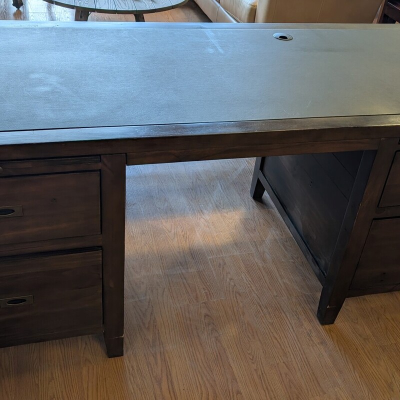 Crate&Barrel Morris Exec