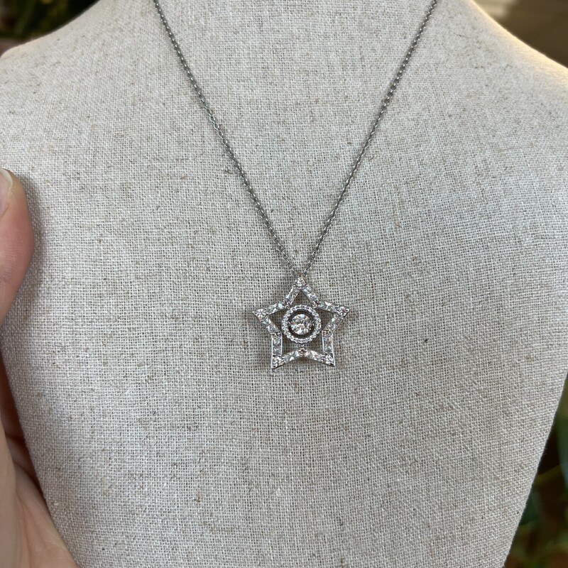 Slvr Crystal Star Pendant<br />
Silver<br />
Size: R $185