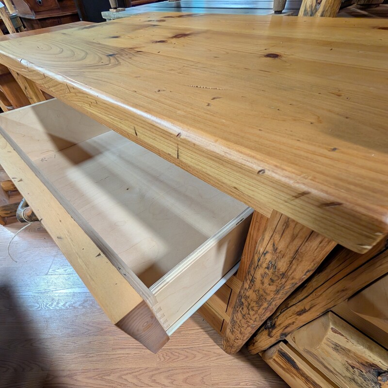 Log Dresser, 3 Drawer<br />
37 x 22 x 32h