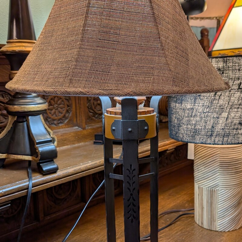 Metal Slats & Wood Base, Fabric, Shade
18 x 31h