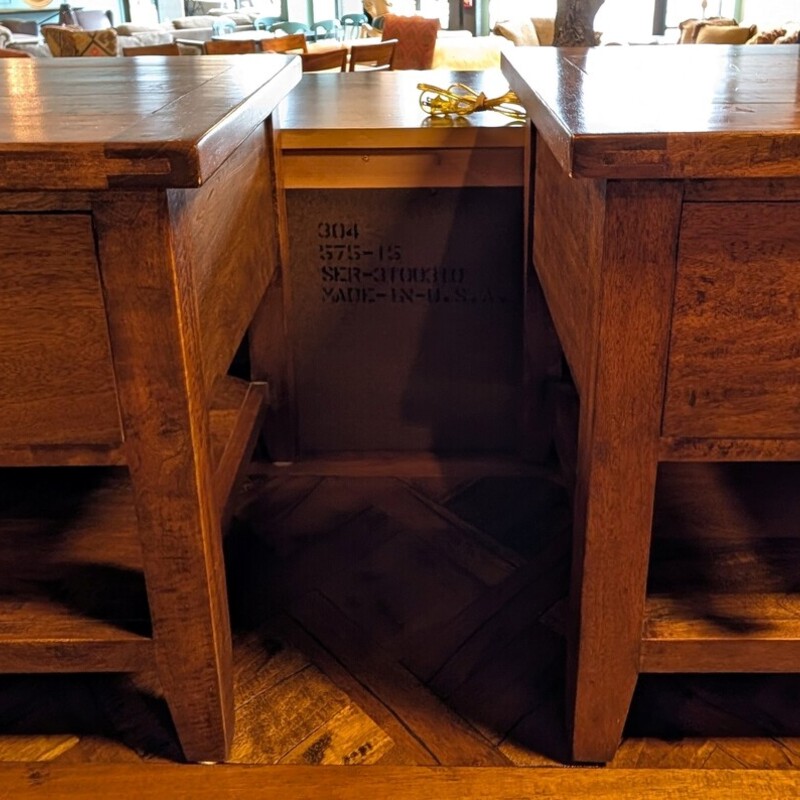 Side Table W/Ring Pull