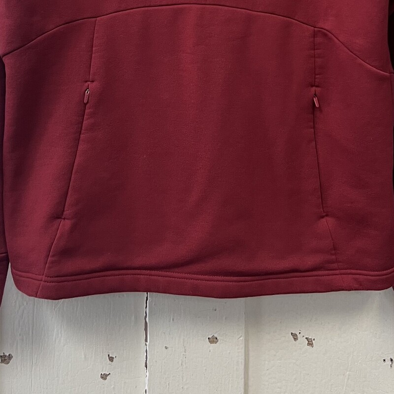 Red Flce Mock Pullover<br />
Red<br />
Size: M R$129