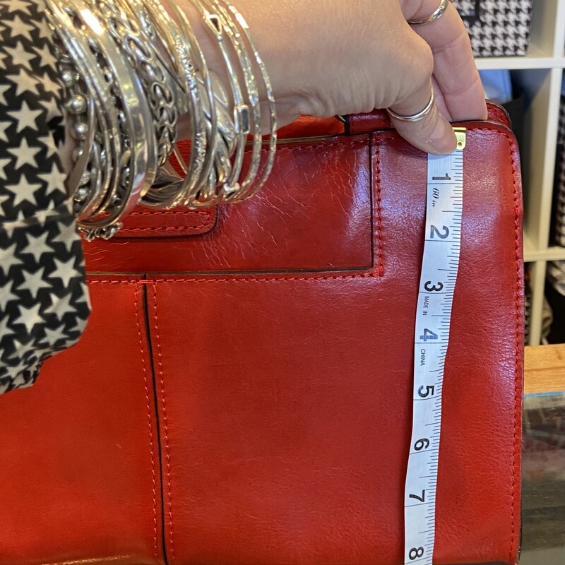 NWT Rd Tooled Lther Purse<br />
Red<br />
Size: R $229