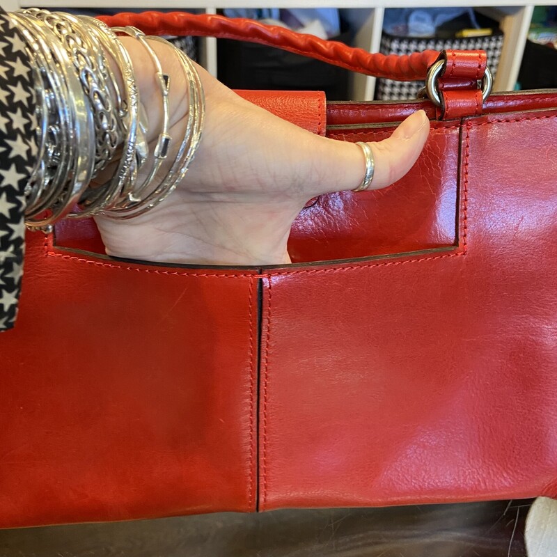 NWT Rd Tooled Lther Purse<br />
Red<br />
Size: R $229