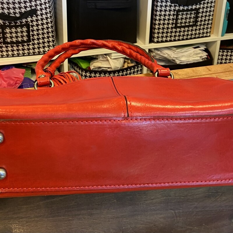 NWT Rd Tooled Lther Purse<br />
Red<br />
Size: R $229