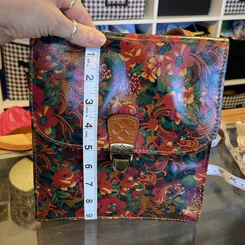 NWT Grn/B Pk Floral Purse<br />
Grn/B/P<br />
Size: R $229