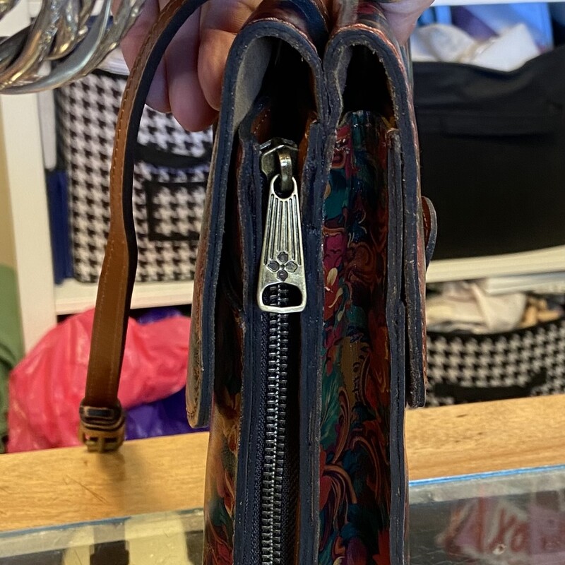 NWT Grn/B Pk Floral Purse<br />
Grn/B/P<br />
Size: R $229