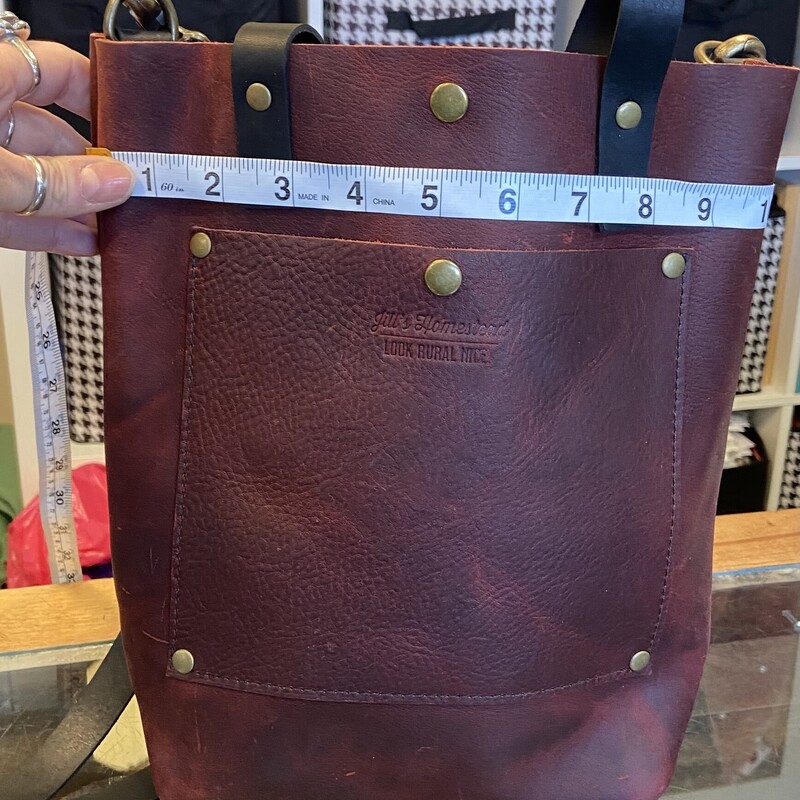 NEW Rddish Lther Purse<br />
Red<br />
Size: R $249