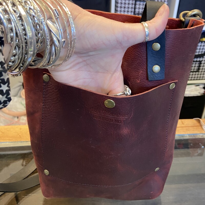 NEW Rddish Lther Purse<br />
Red<br />
Size: R $249