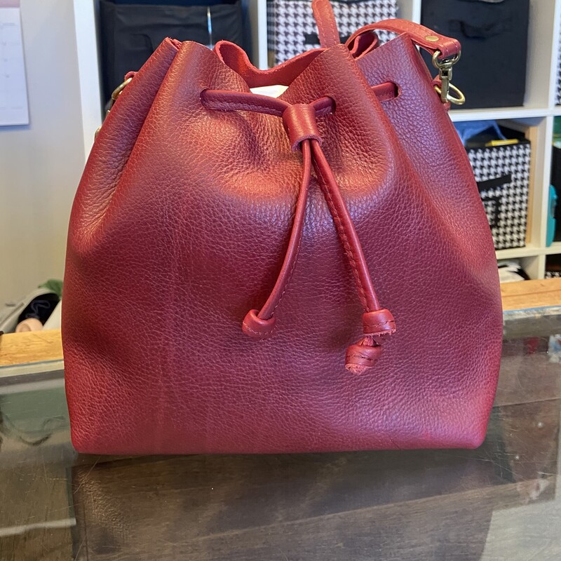 Rd Lther Cinch Purse