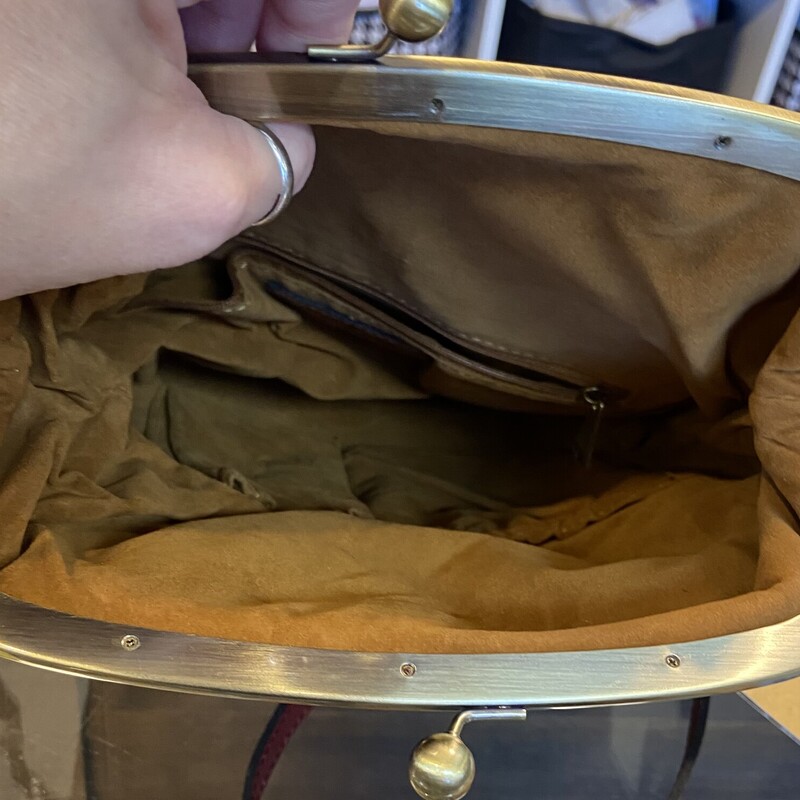 NWT Brw/Gn Flrl Crssbody<br />
Br/R/Gn<br />
Size: R $229